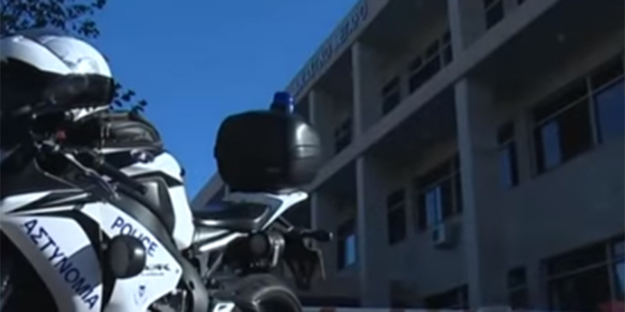 ΛΑΡΝΑΚΑ: Μοτοσυκλέτα συγκρούστηκε με αυτοκίνητο – Πληροφορίες για τραυματία